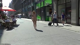 Izzy Nude In Leipzig - Outdoor Solo